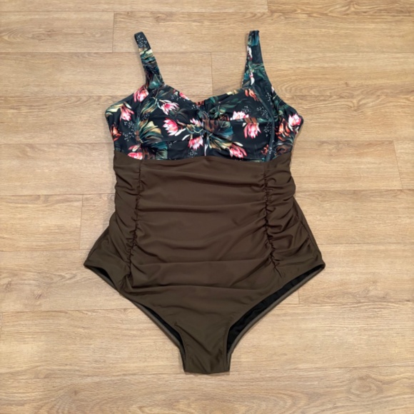 Women’s Plus Size Tummy Control One Piece Bathing Suit - Picture 2 of 4